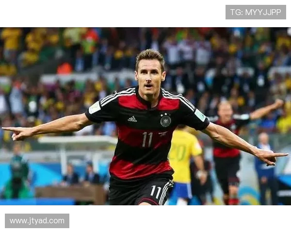 哈兰德晒与索帅合影师徒重逢受教了诠释足球传承精神赛场延续佳话